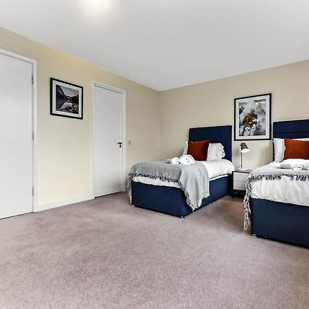 Large Group & Contractor Booking! Duplex W/Parking Milton Keynes Exterior foto