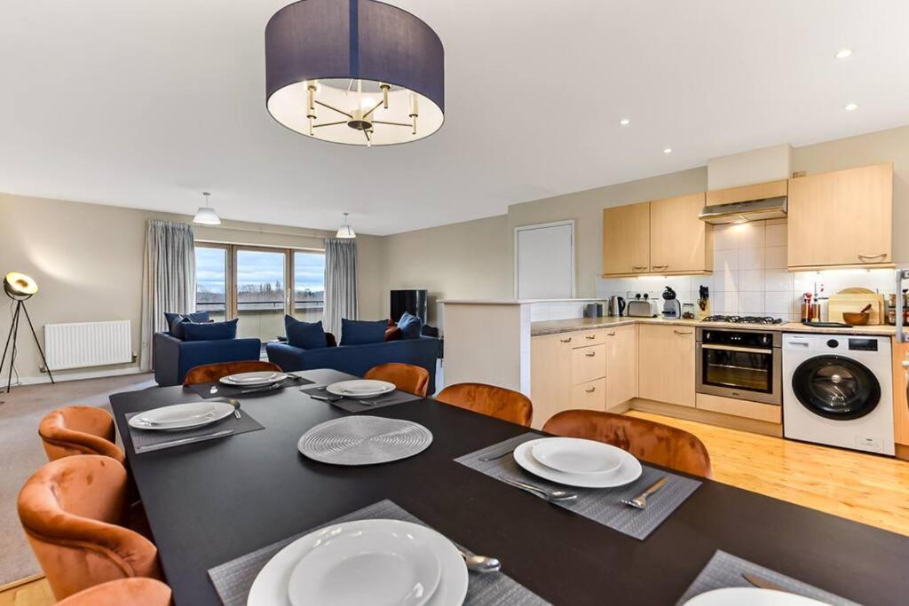 Large Group & Contractor Booking! Duplex W/Parking Milton Keynes Exterior foto