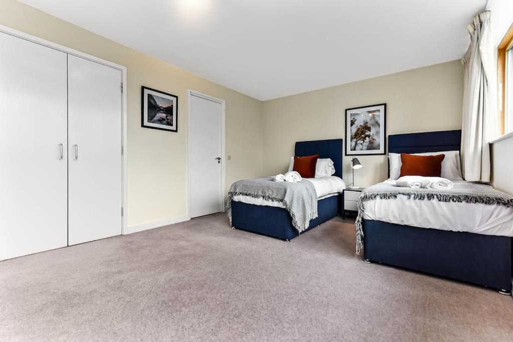 Large Group & Contractor Booking! Duplex W/Parking Milton Keynes Exterior foto